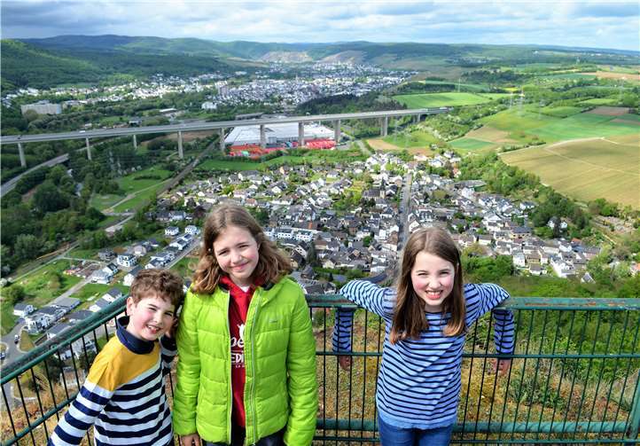 Die Stationen für die Kleinen sind einfacher formuliert und zudem ist jeweils ein Rätsel mitgeben, das es gemeinsam zu lösen gilt. Foto: privat