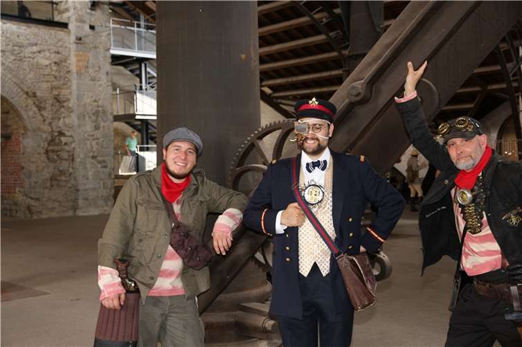 Die Steampunk-Freunde aus Darmstadt waren von der Ausstellung begeistert.