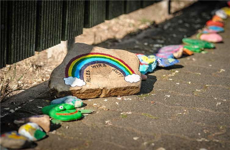 Die Steinschlange am Ahrufer wächst. Foto: Ingo Görres