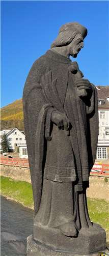 Das Ende einer langen Wacht Die Steinstatue des Heiligen Nepomuk. Foto: ROB