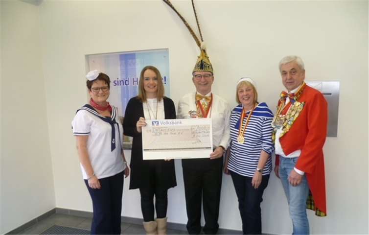 Die Stellvertretenden des Vereins freuten sich über die großzügige Spende. privat