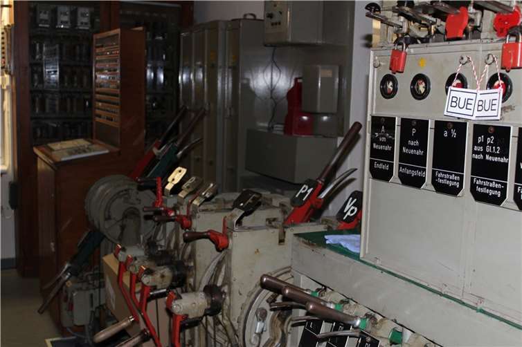 Ahrtalbahn: Erstes elektronisches Stellwerk geht in Betrieb Die Stellwerkstechnik in Ahrweiler stammt auf dem Jahr 1910. Fotos: WITE