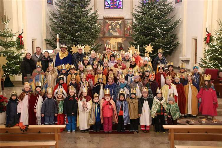 Die Sternsinger aus Mendig dürfen wirklich stolz auf ihr Sammelergebnis von 6778,90 Euro sein. Foto: Christian Schraa