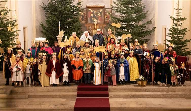 Die Sternsinger aus dem oberen und unteren Stadtteil von Mendig.  Fotos: privat