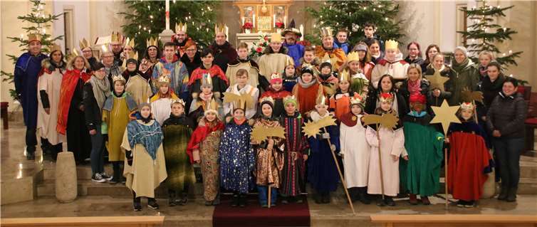 Die Sternsinger der Pfarrgemeinde St. Cyriakus Niedermendig (Messdiener, Kommunionkinder, Erwachsenengruppe und Betreuer).Fotos: privat