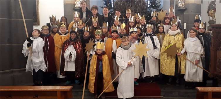Die Sternsinger der Pfarrgemeinde St. Genovefa Obermendig (Messdiener, Kommunionkinder und Betreuer).