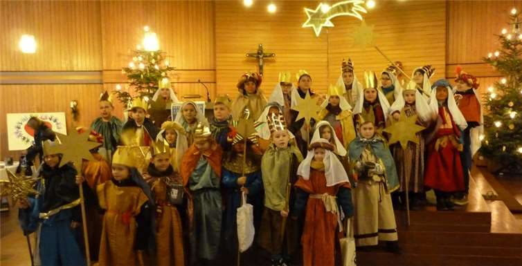 Die Sternsinger der katholischen Pfarrgemeinde Kaltenengers kurz nach dem Aussendegottesdienst.privat