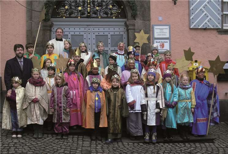 Die Sternsinger wurden vor dem Rathaus von Bürgermeister olfgang Lambertz empfangenTE