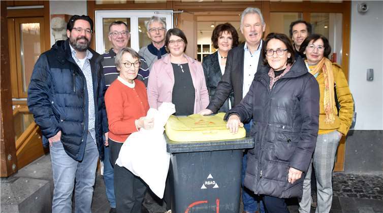 Die Steuerungsgruppe „Plastikmüllfreies Rheinbach“ hatte Politik und Presse zu einer Informationsveranstaltung geladen.Foto: EICH