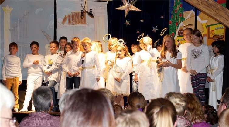 Die Stimmen der Engelskinder begeisterten das Publikum in der Alten Schule. privat