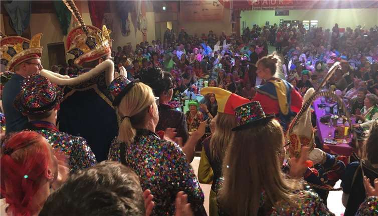 Die Stimmung in der Halle riss die Besucherinnen von den Stühlen.