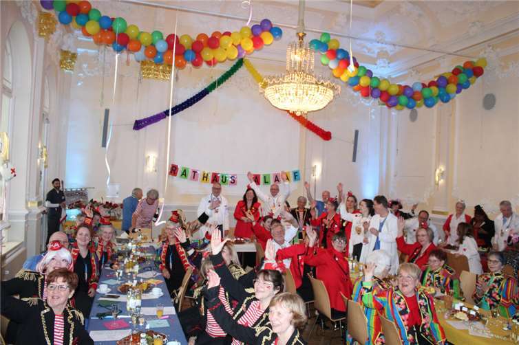Kreisstadt-Möhnen ließen es in der „Rathaus-Klinik“ krachen Die Stimmung in der „Rathaus-Klinik“ war hervorragend. Foto: DU