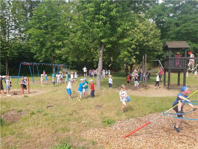 Die Stimmung war trotz der warmen Temperaturen fröhlich und ausgelassen.  Foto: privat