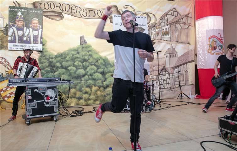 Die Stimmungsgruppe „Kasalla“ sorgte fürausgezeichnete Stimmung bei der Prunksitzungder KG Wormersdorf in der Wormersdorfer Turnhalle.