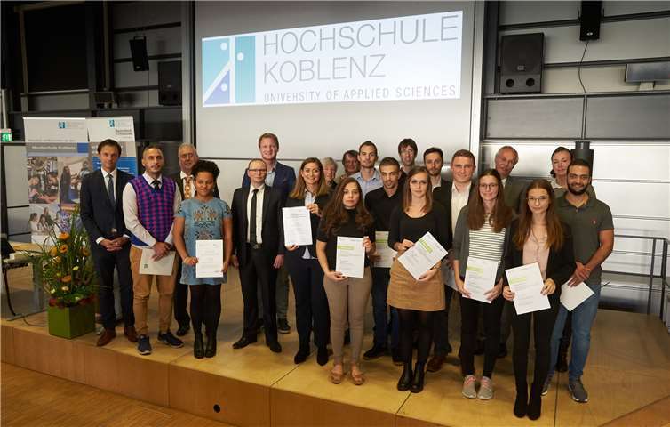 Die Stipendiaten und Preisträger beim Semesterauftakt. Quelle: Hochschule Koblenz/Frey
