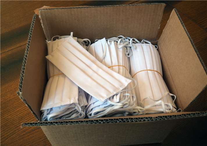 Die Stoffmasken sollen Menschen in der Umgebung der Träger vor einer Ansteckung mit dem Coronavirus schützen. Foto: Stadt Bendorf am Rhein