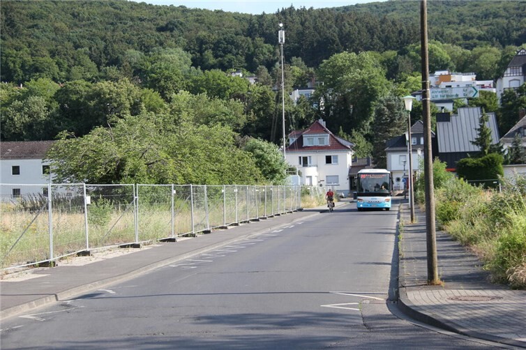 Die Straße „Am Gartenschwimmbad“ wird für 2,1 Millionen Euro fit für den Verkehr zum Are-Gymnasium und zum neuen Hallen- und Freizeitbad gemacht.  Foto: GS