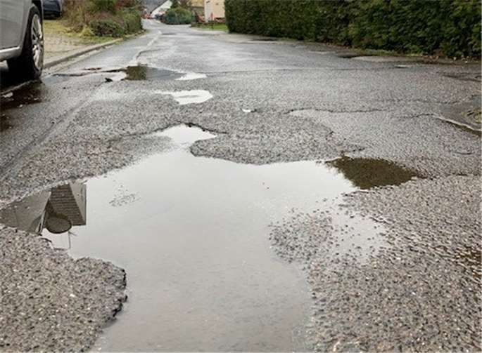 Die Straße „Im Moorkamp“ ist sanierungbedürftig. Foto: privat
