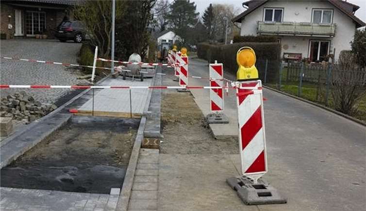 Die Straße während der Bauarbeiten, die mittlerweile abgeschlossen sind. privat