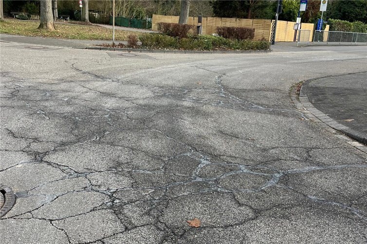 Die Straßenschäden auf der Kastanienstraße.