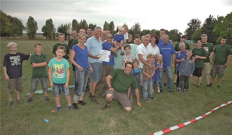 Straßfelder feiern rund um ihr Dorfhaus 
