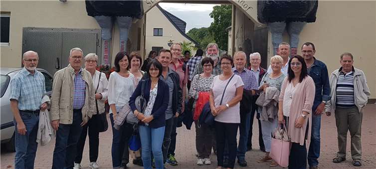 Die Straußenfarm Gemarkenhof bot den Teilnehmenden viel Interessantes. privat