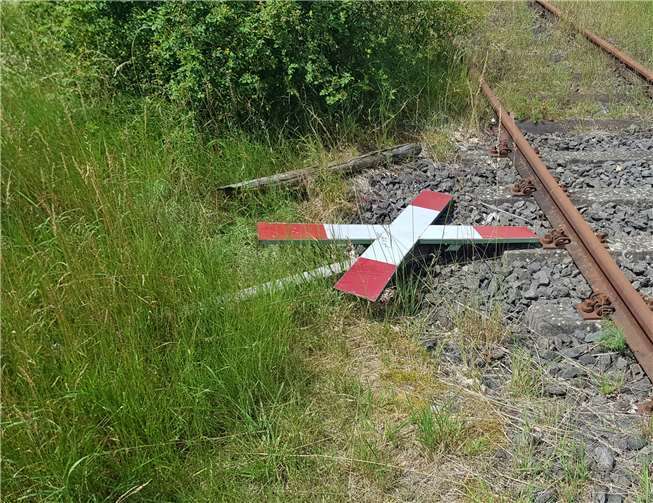 Die Strecke ist in einem desolaten Zustand. Fotos: Eifelquerbahn e.V.