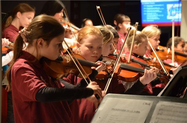 Die Streicherklassen der Unterstufen gaben ein Konzert.