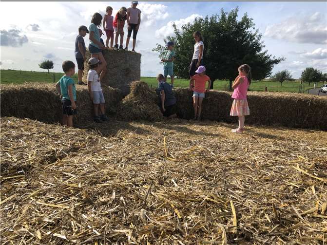 Die Strohballenburg kam besonders gut an.