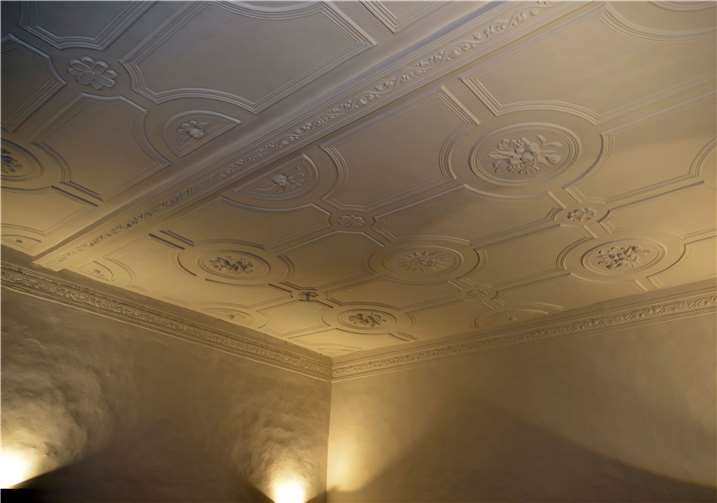 Die Stuckarbeiten im Fürstenzimmer.