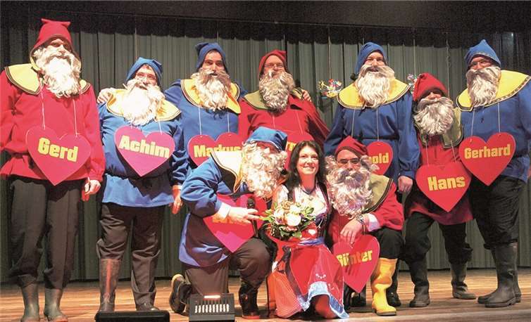 Die Studiosenzwerge mit Schneewittchen: Gerd Weiler, Achim Lohner, Markus Zimmermann, Werner Dieler, Berthold Groß, Hans-Georg Ziesemer, Gerhard Augustin, kniend Willi Wagner, Andrea Ballack,Günter Schnitzler.