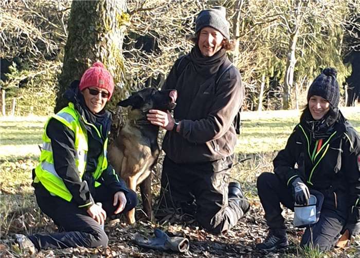 Die Suchen mit den Suchhunden werden aufgezeichnet. Fotos: privat
