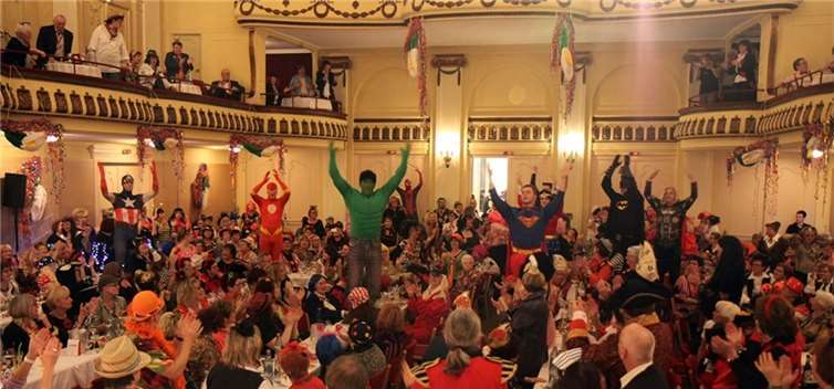 Die Superhelden der Freiwilligen Feuerwehr in Kemmenau - die „Rupdi Dancer“.Willi Willig