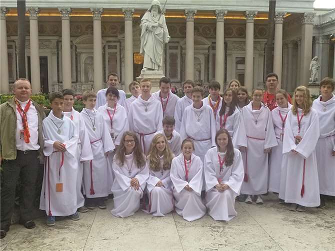 Die Swisttaler Messdiener bei ihrer Wallfahrt in Rom. privat