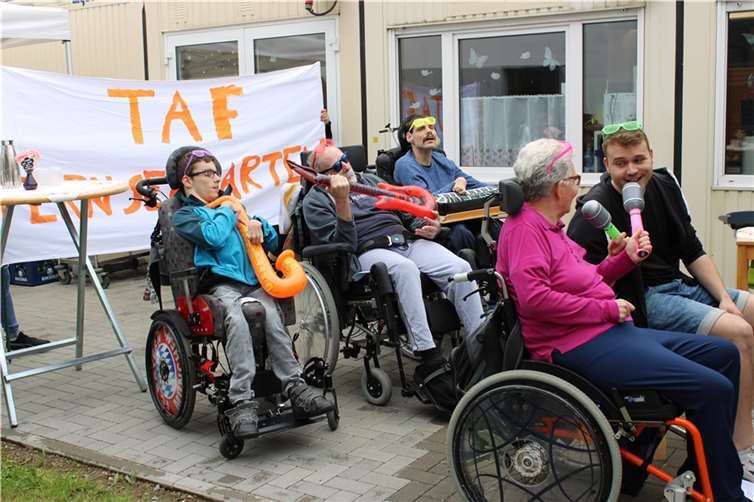 „Kleine Container – große Feier“ Die TAF-Band in Aktion. Foto: privat