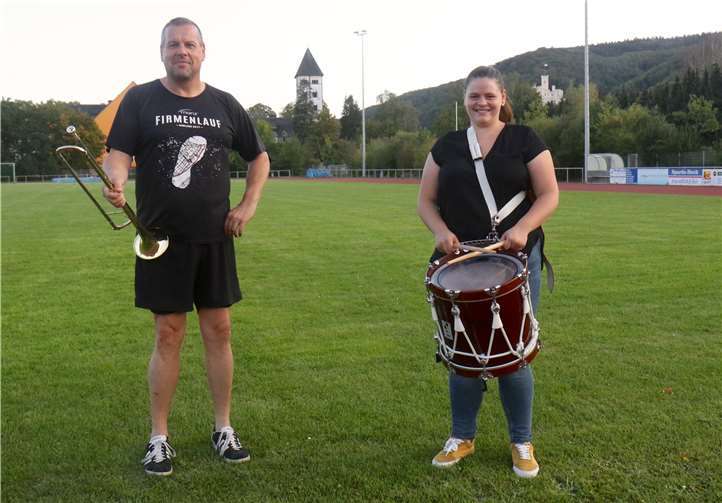 Die TGO-Fanfaren proben im Rhein-Lahn-Stadion. Neue Leiterin ist Linda Stoltefuß.