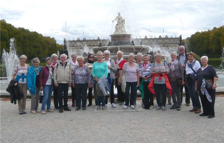 Die TGO-Miwo-Frauen und –Freunde vor dem Schloss Herrenchiemsee.Foto: privat
