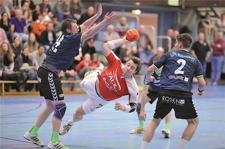 Die TSB I im Angriff gegen die Dauner Verteidiger.Roger Dreidoppel
