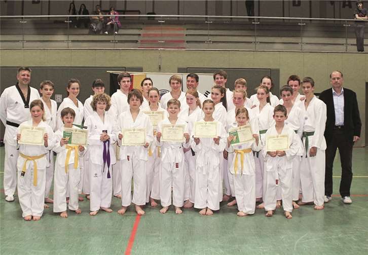 Die Taekwondo-Kämpfer beim TuWi Adenau absolvierten eine erfolgreiche Gürtelprüfung.privat