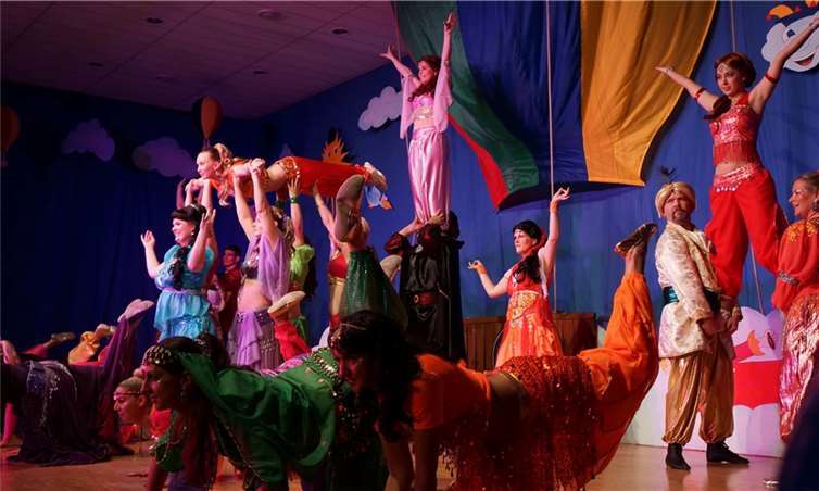 Die Tänzer der KG Irlich entführten das Publikum in Wolken ins Reich von „1001 Nacht“. privat