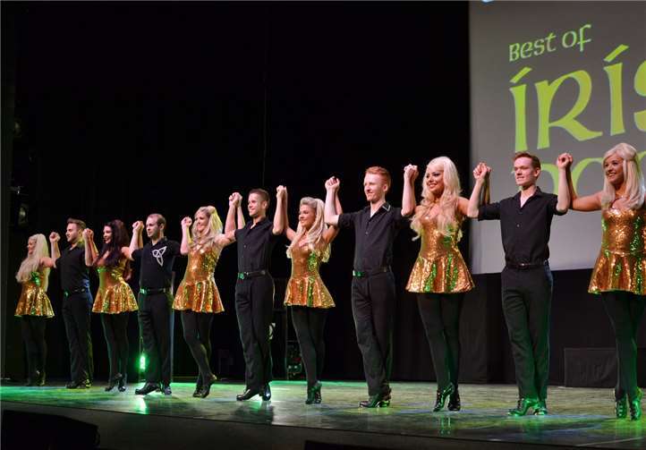 Die Tänzer verzaubern mit ihren Tänzen das Publikum. Reset Production