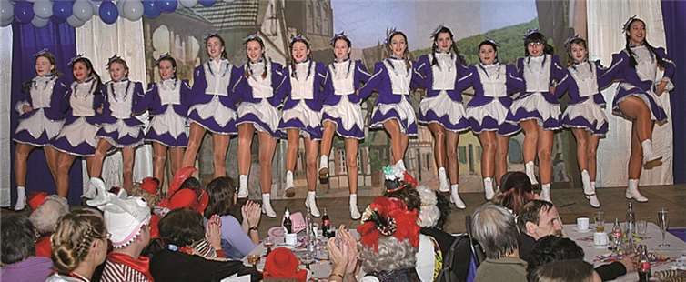 Die Tänzerinnen begeisterten mit ihrem flotten Show-Tanz.