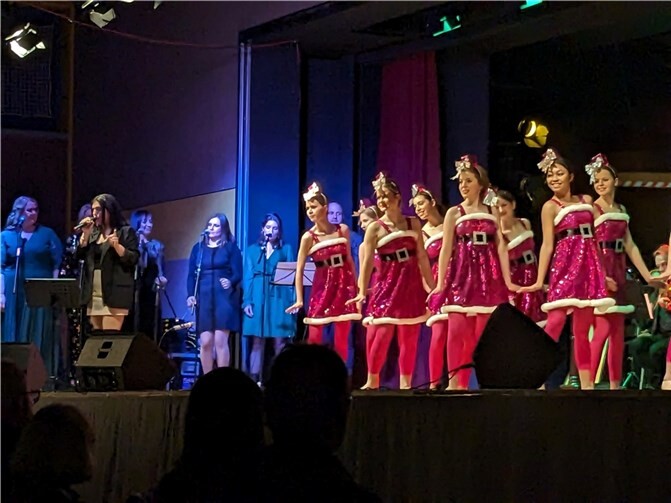 Die Tänzerinnen der Ballettschule „Ballerina“ bei einem ihrer Auftritte.