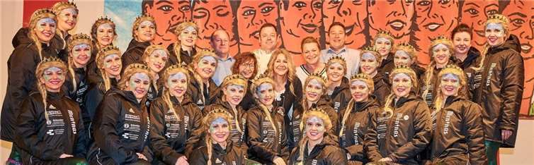 Die Tänzerinnen der TSG Meninas müssen nun dank großzügigen Sponsorings auf dem Weg zu und von ihren Auftritten nicht mehr frieren. Foto: privat