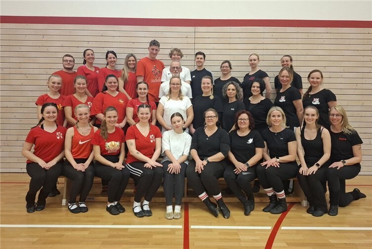 Die Tänzerinnen und Tänzer des Showballetts der Traditionsgarde Rot-Weiß Lahnstein. Foto: TRG, Kristina Nedic