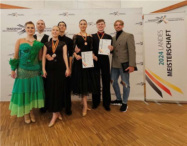 Die Tänzerinnen und Tänzer des Tanz- und Sportzentrums Mittelrhein.  Foto: Hans Wickert