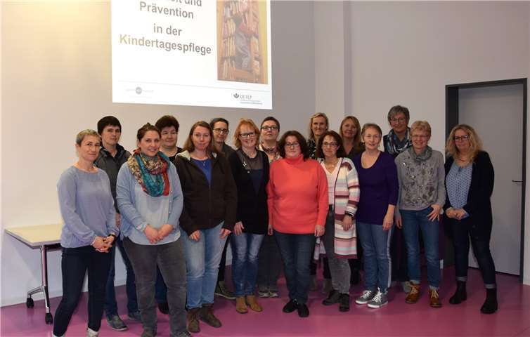 Die Tagesmütter aus der Region nutzen die Weiterbildung, um ihr Wissen rund um das Thema „Sicherheit und Prävention in der Kindertagespflege“ zu festigen und auszubauen. Foto: privat