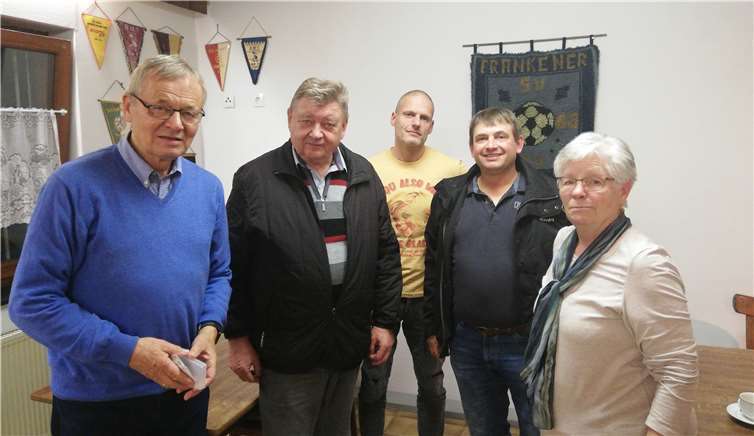 Die Tagessieger Bullok, Stollwerk und Gritzner zwischen H-D. Laubmann und Marga Drenk vom Orga-Team. Foto: privat