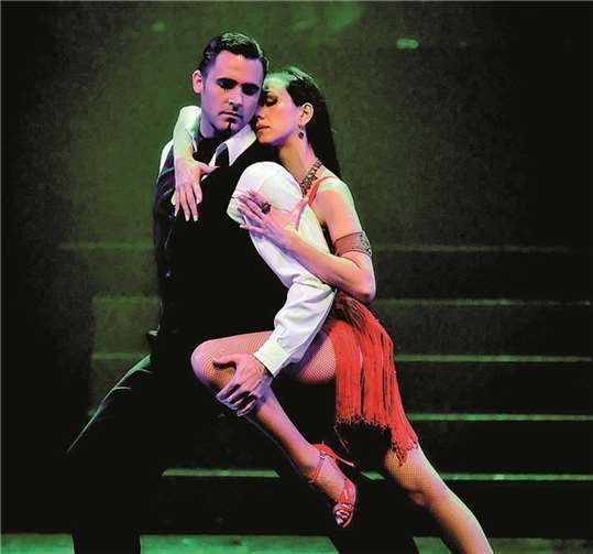 Die Tango-Tänzer verzaubern die Besucher nicht mit ihrem Tanz. privat
