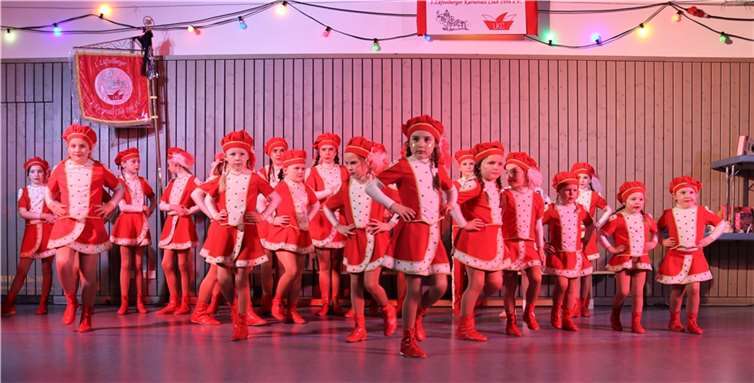 Die Tanzaufführungen der Mini- und Kindergarde des LKC sowie des Solomariechens Mirella und der Kindergarden der Stadt- und Prinzengarde Meckenheim wurden mit Begeisterung aufgenommen und lebhaft bejubelt.